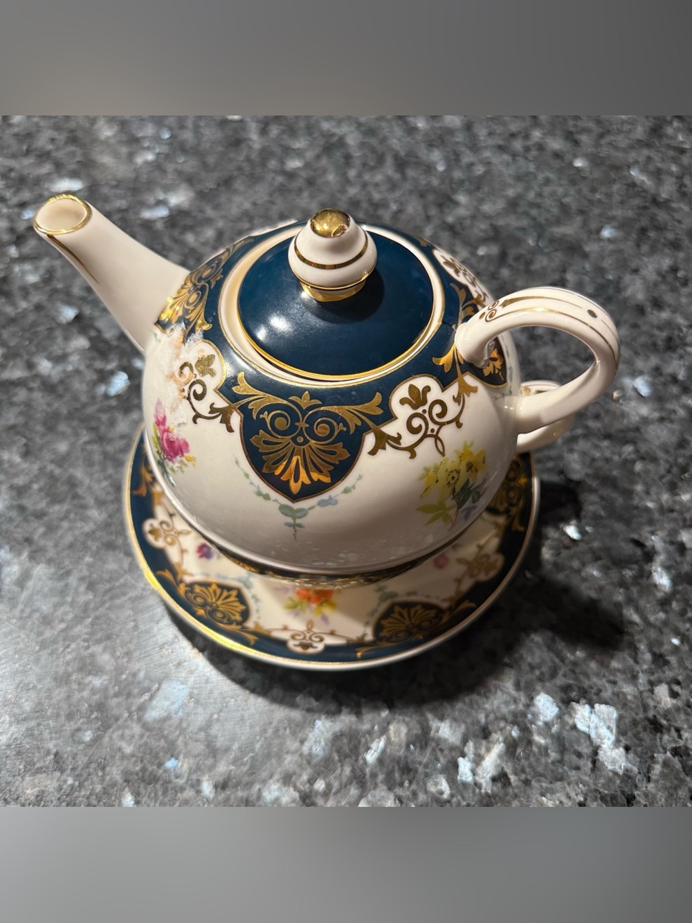 Biltmore The Vanderbilt Porcelain Teapot.